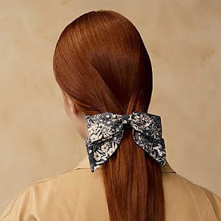 HERMES エルメス バレッタ グルネル エクスリブリスシルク ブルー バレッタ 《グルネル》 PM 《ブルーム》 | Hermès - エルメス-公式サイト
